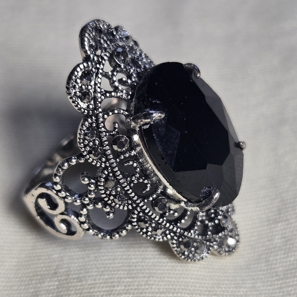 Dramatic Sterling Silver and Black Gothic Cocktail Gemstone Ring Size 9 - Picture 1 of 7